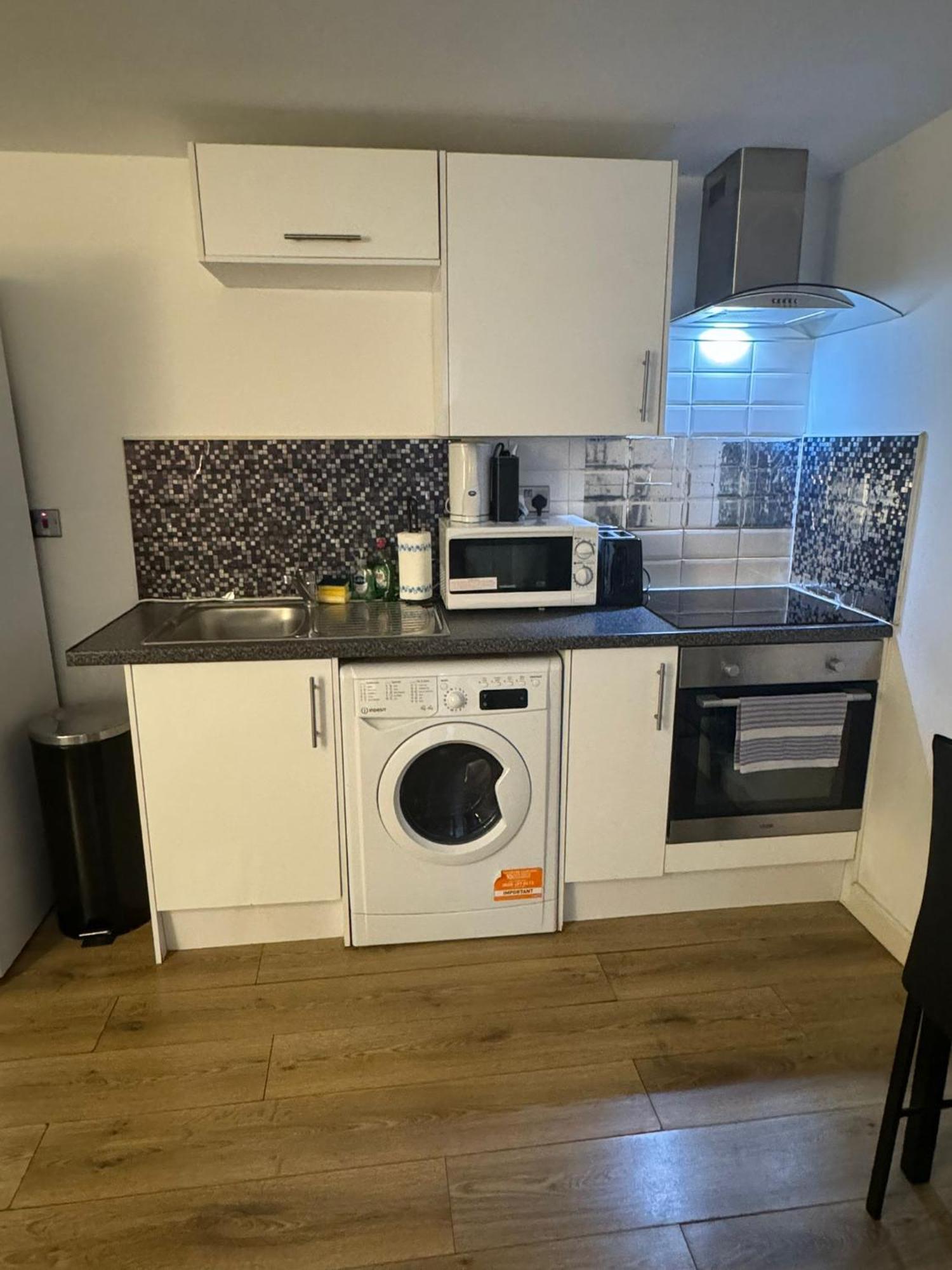 Cozy Two Bedroom Apartment Sleeps 6 Near Camden Market Hw10 Лондон Екстериор снимка