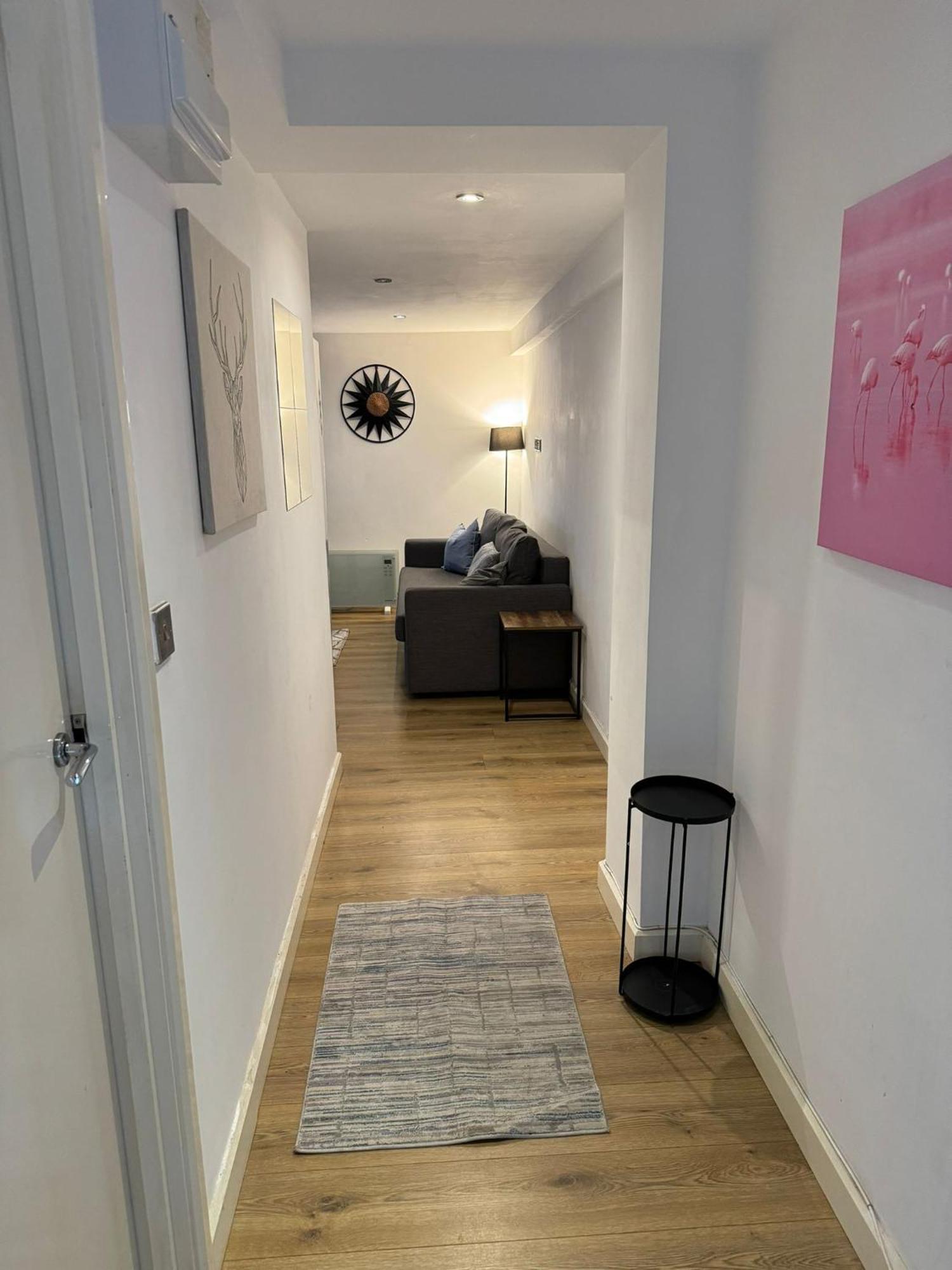 Cozy Two Bedroom Apartment Sleeps 6 Near Camden Market Hw10 Лондон Екстериор снимка