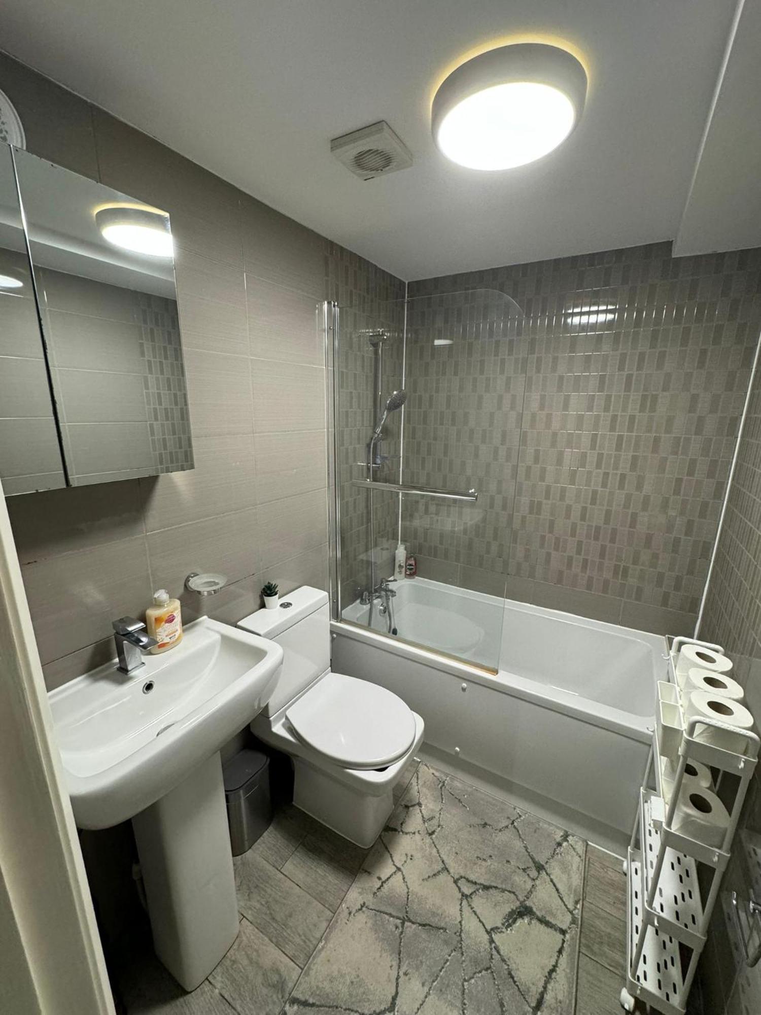 Cozy Two Bedroom Apartment Sleeps 6 Near Camden Market Hw10 Лондон Екстериор снимка