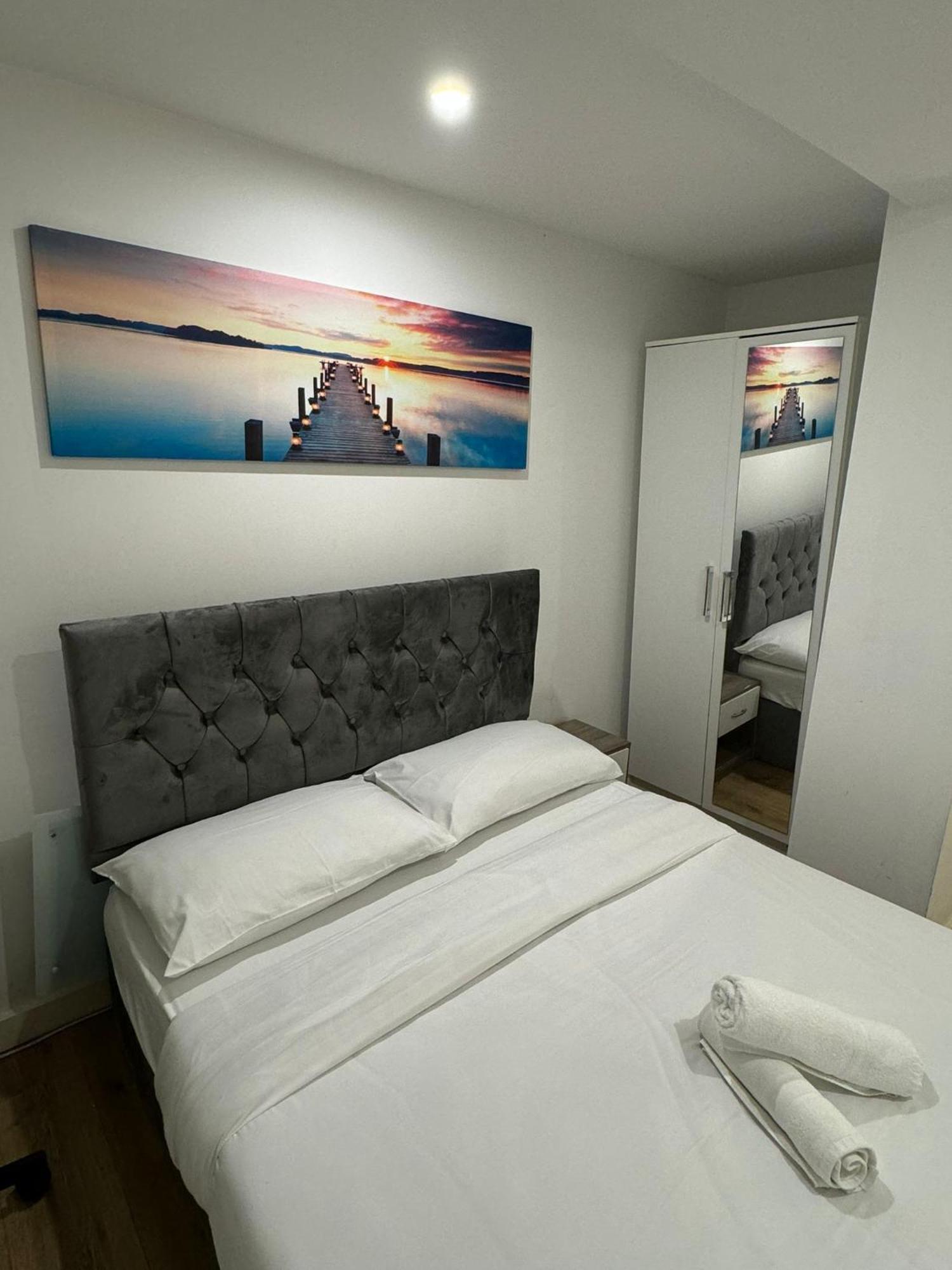 Cozy Two Bedroom Apartment Sleeps 6 Near Camden Market Hw10 Лондон Екстериор снимка